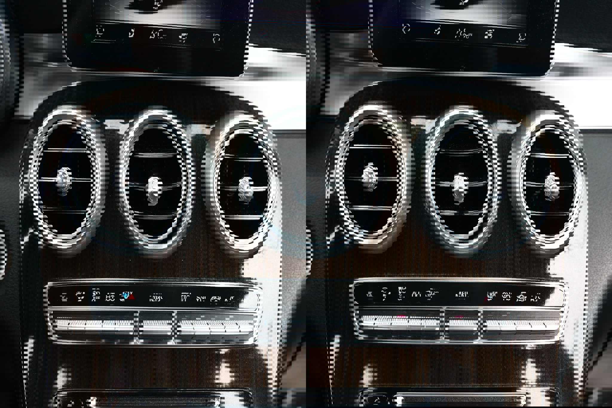 Used 2019 Mercedes-Benz GLC 300 w/ Premium Package image 37