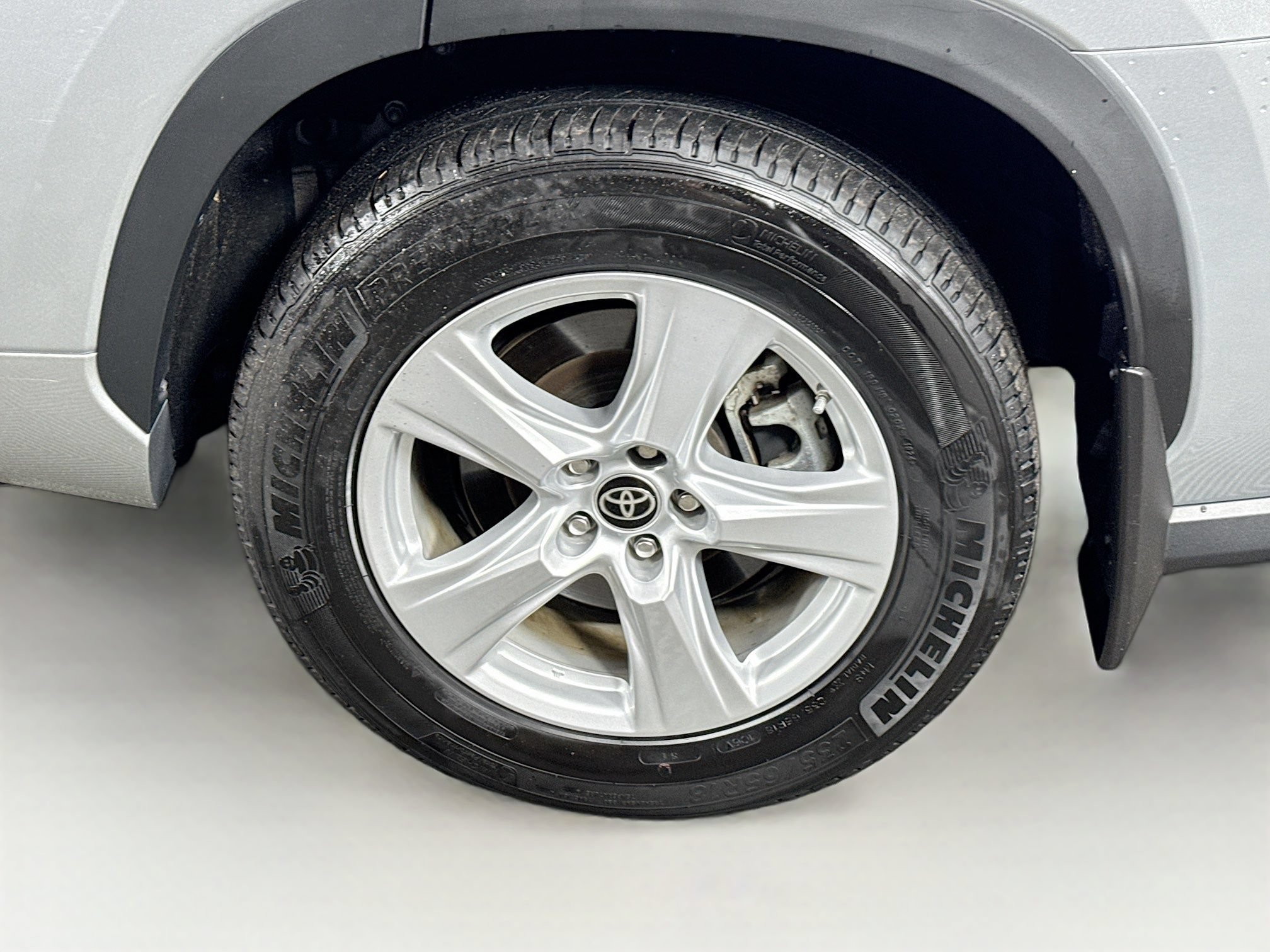 Certified 2024 Toyota Highlander LE AWD/4WD image 9