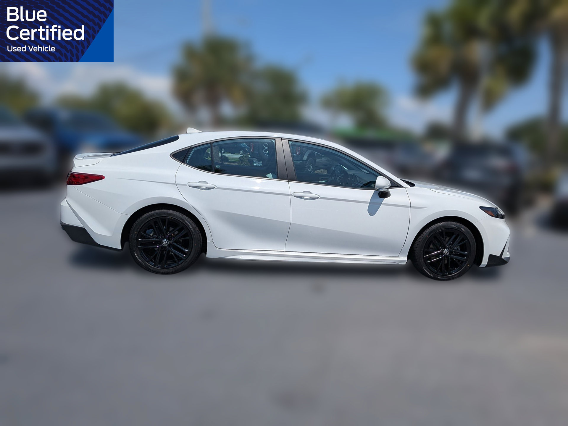 Used 2025 Toyota Camry SE FWD image 3