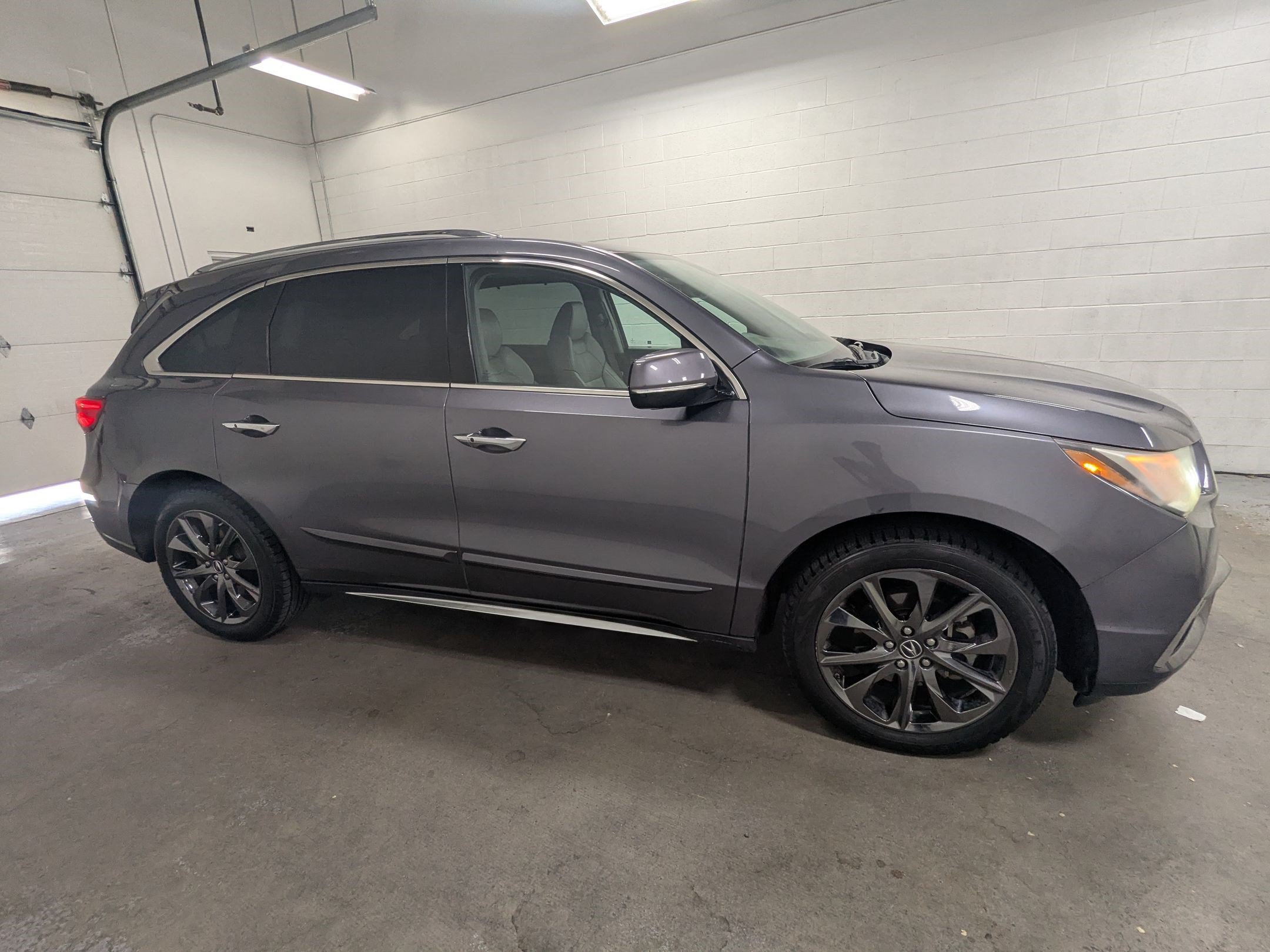 Used 2018 Acura MDX SH-AWD w/ Advance Package image 3
