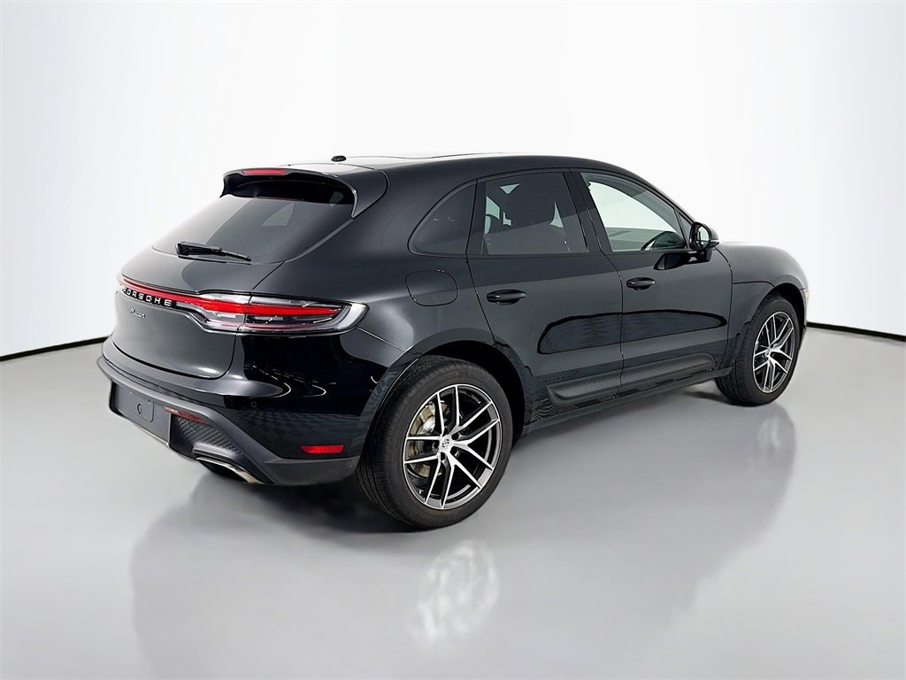 Used 2024 Porsche Macan image 9