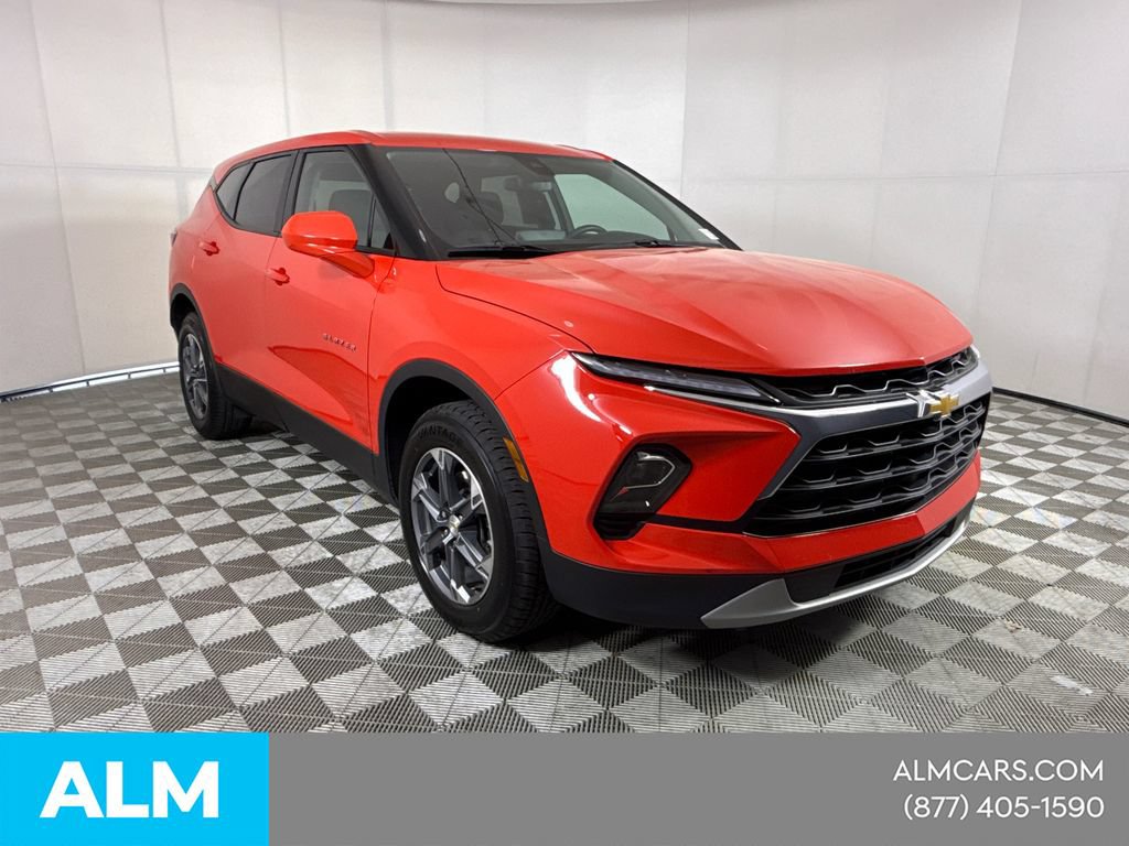 Used 2025 Chevrolet Blazer LT FWD image 3