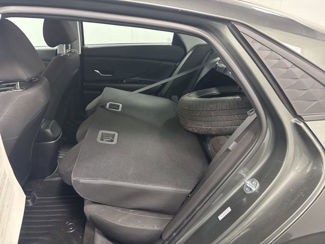 Used 2025 Hyundai Elantra SE image 22