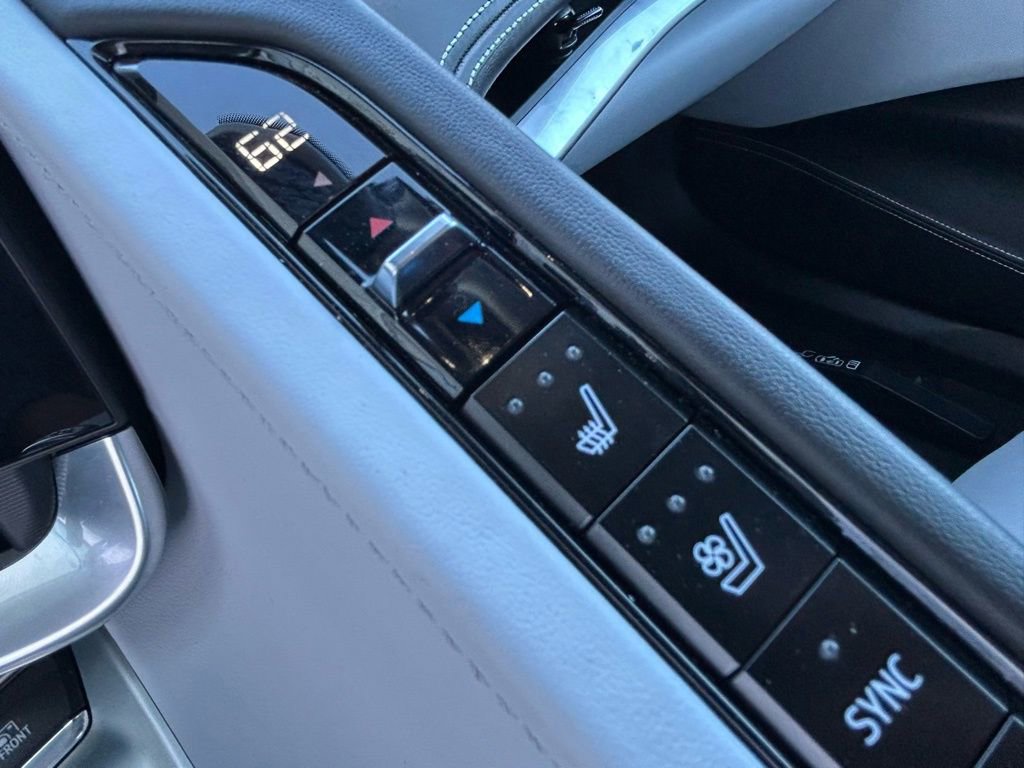 Used 2025 Chevrolet Corvette Stingray Premium Cpe w/ 3LT image 30