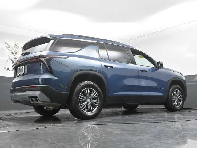 Used 2025 Chevrolet Traverse LT FWD image 40