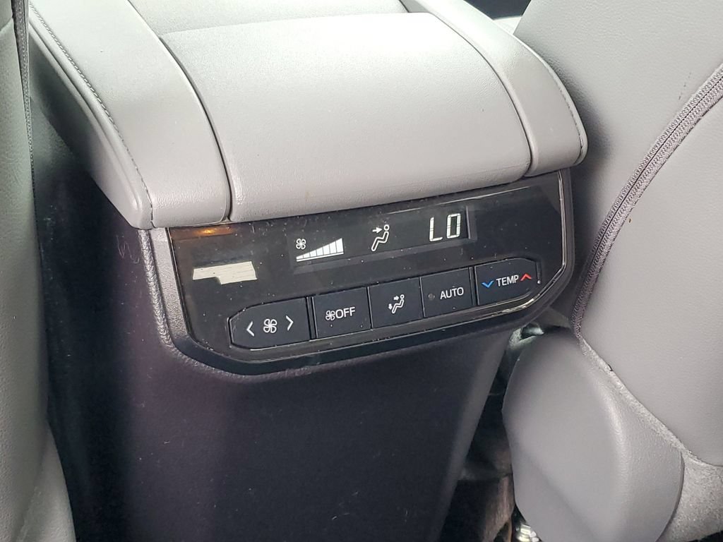 Used 2024 Toyota Highlander Limited AWD/4WD image 28