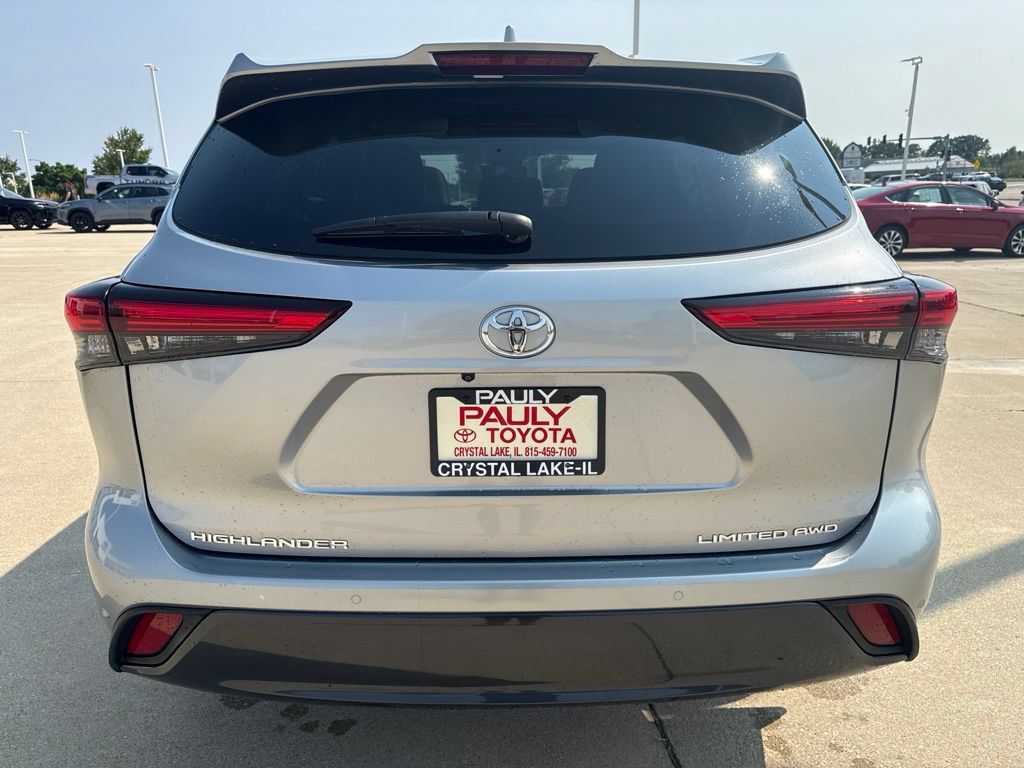 Used 2023 Toyota Highlander Limited AWD/4WD image 4