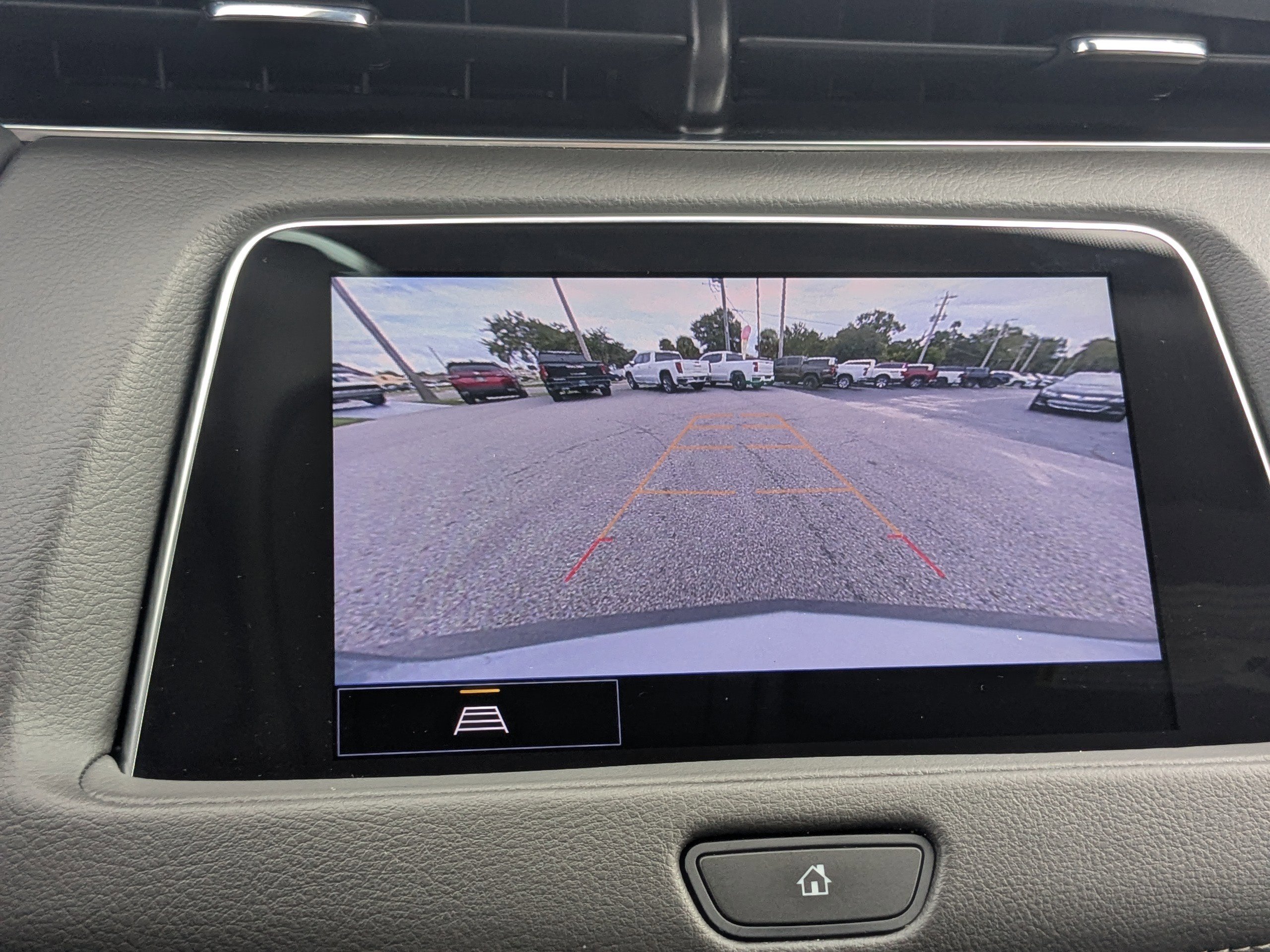 Certified 2023 Cadillac XT4 Luxury w/ Cold Weather Package image 6