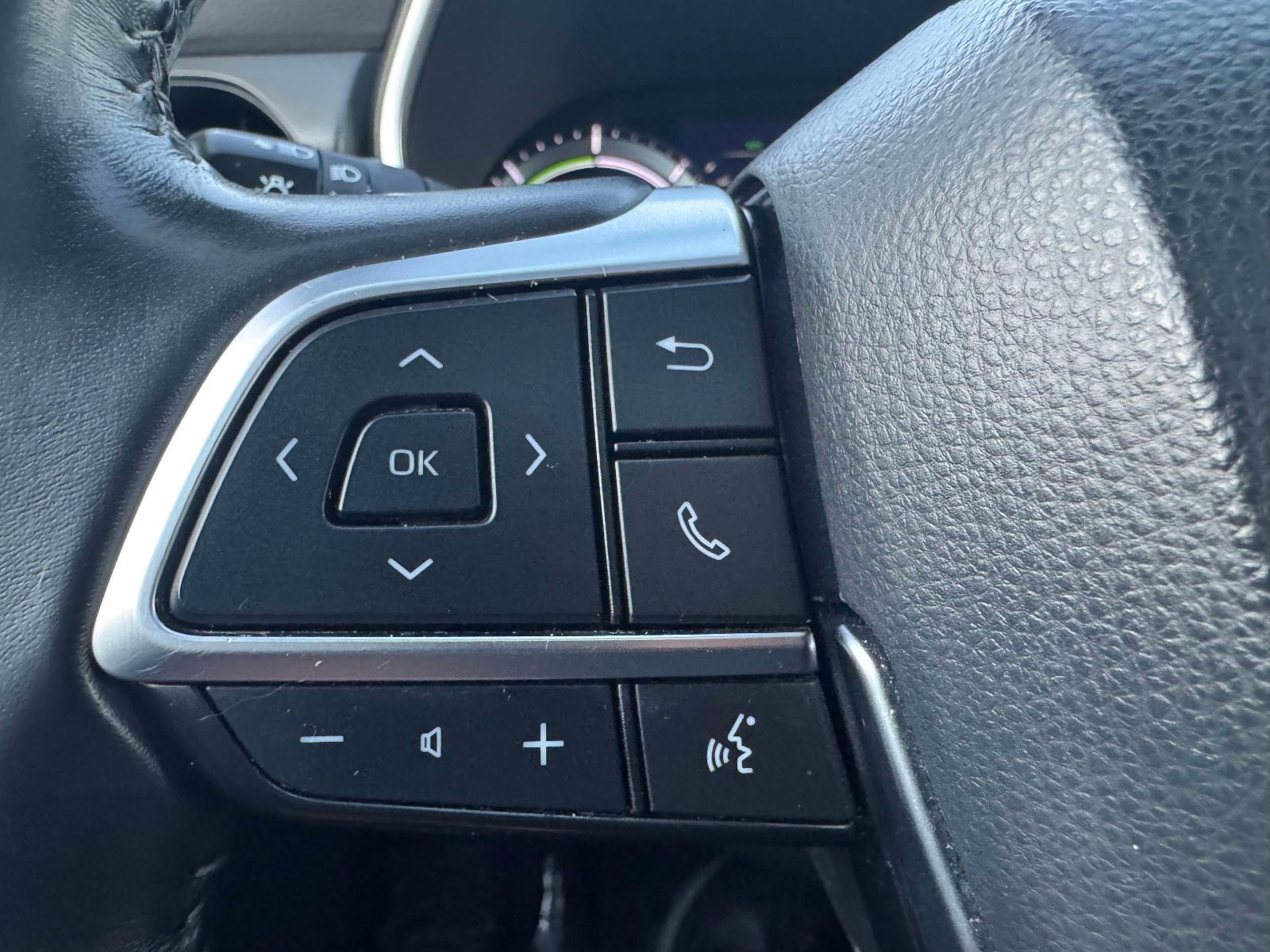 Used 2021 Toyota Highlander XLE image 40