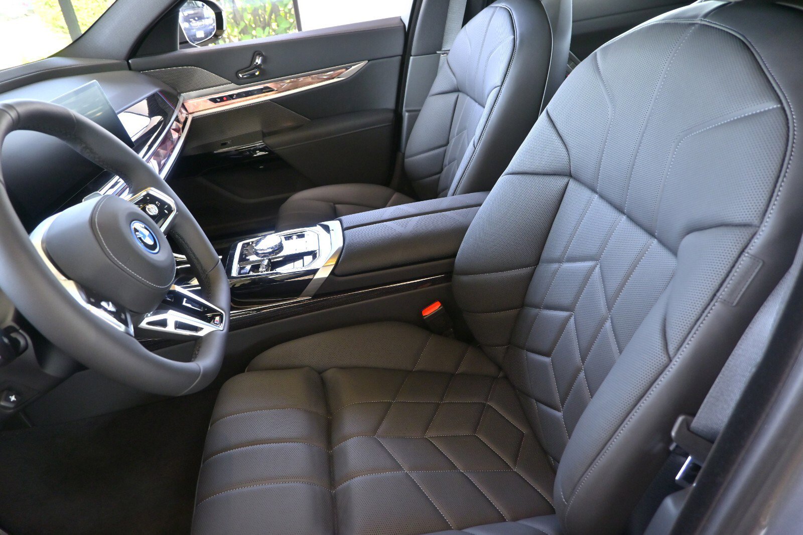 New 2026 BMW 750e xDrive w/ Executive Package image 10