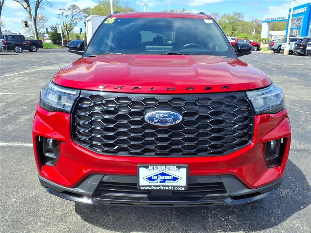 Used 2025 Ford Explorer ST-Line w/ ST-Line Street Pack AWD/4WD image 2