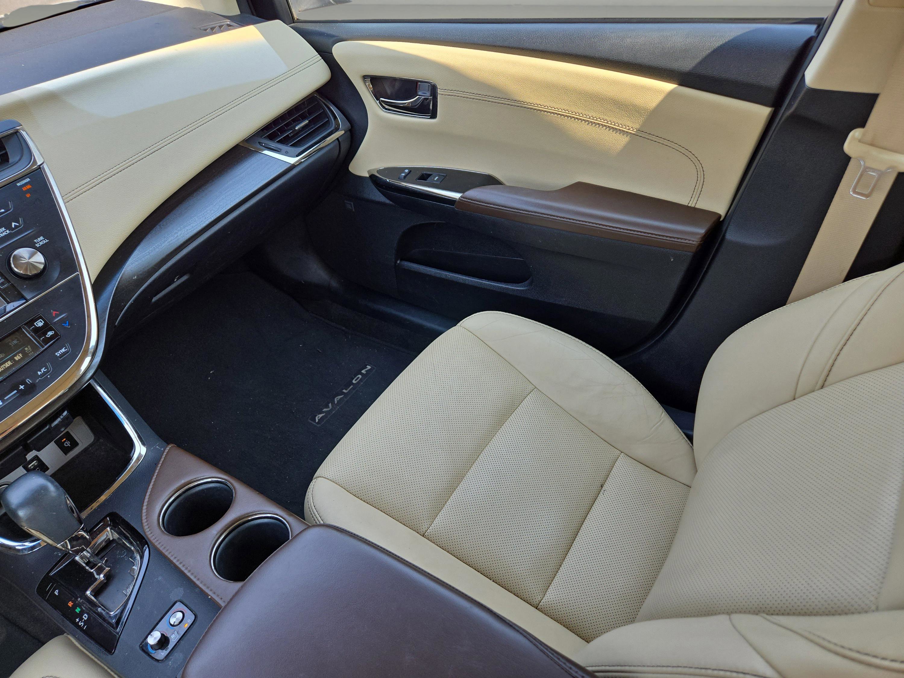 Used 2016 Toyota Avalon Limited w/ Toyota Safety Sense Package image 15