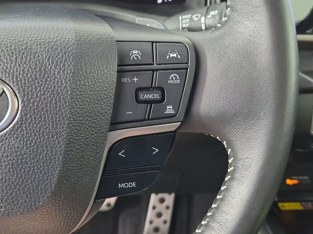 Used 2025 Toyota Camry SE FWD image 19