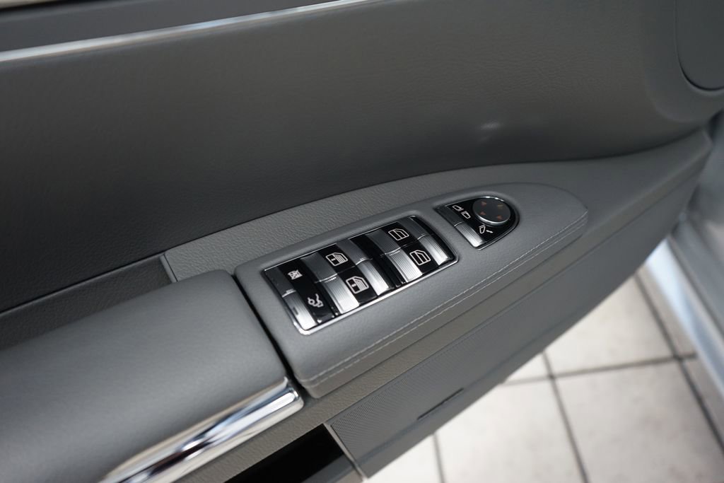 Used 2008 Mercedes-Benz S 550 4MATIC w/ AMG Sport Pkg image 24