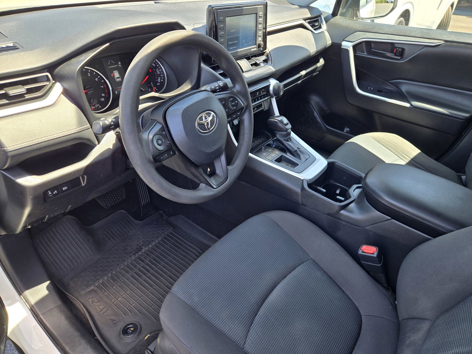 Used 2022 Toyota RAV4 LE FWD image 10