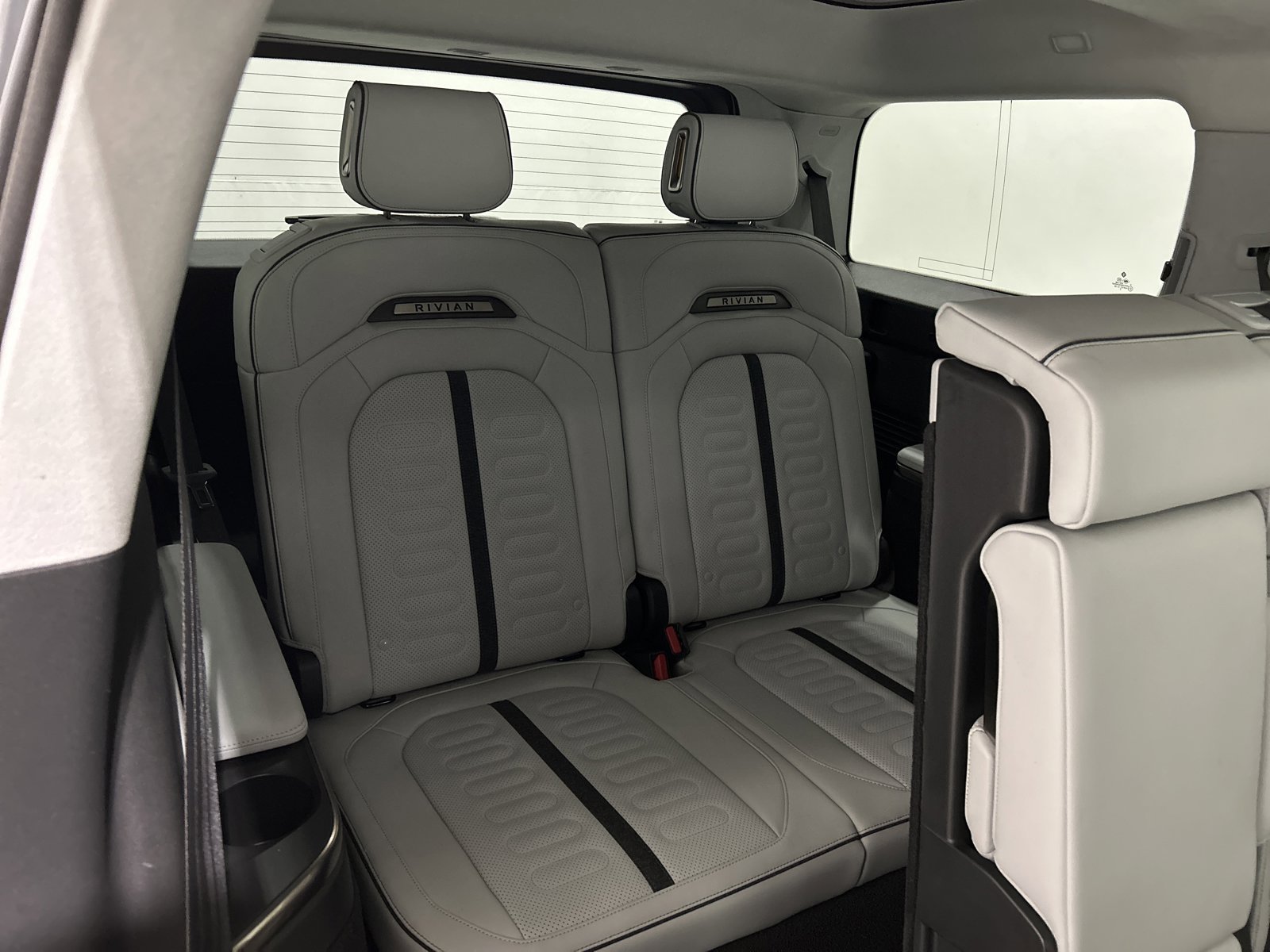 Used 2024 Rivian R1S Adventure image 25