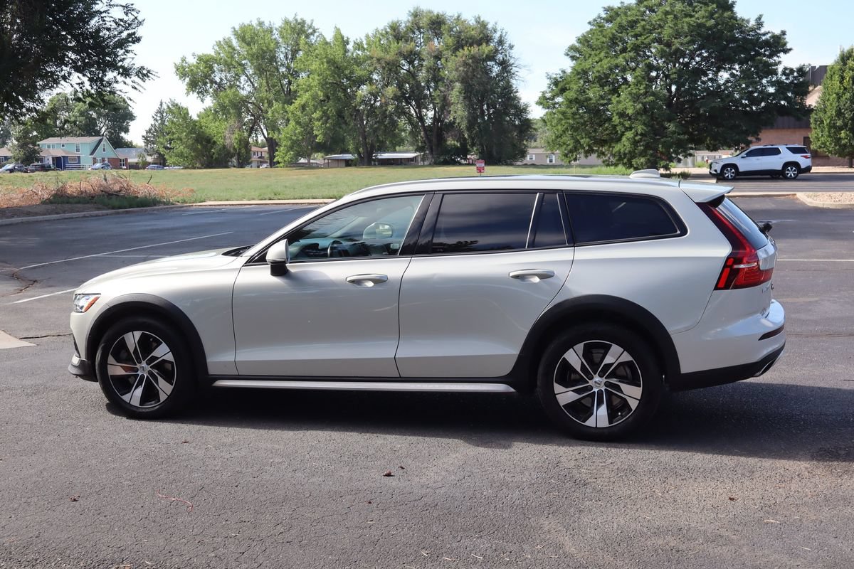 Used 2021 Volvo V60 T5 Cross Country AWD/4WD image 8