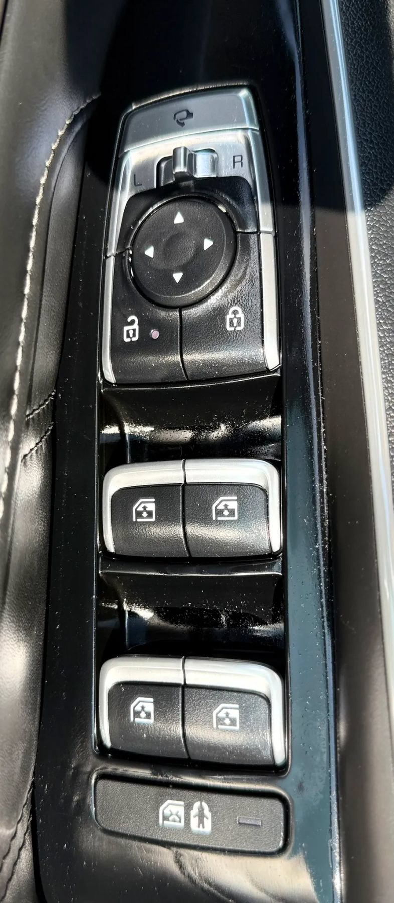 Used 2025 Kia Sorento SX AWD/4WD image 24