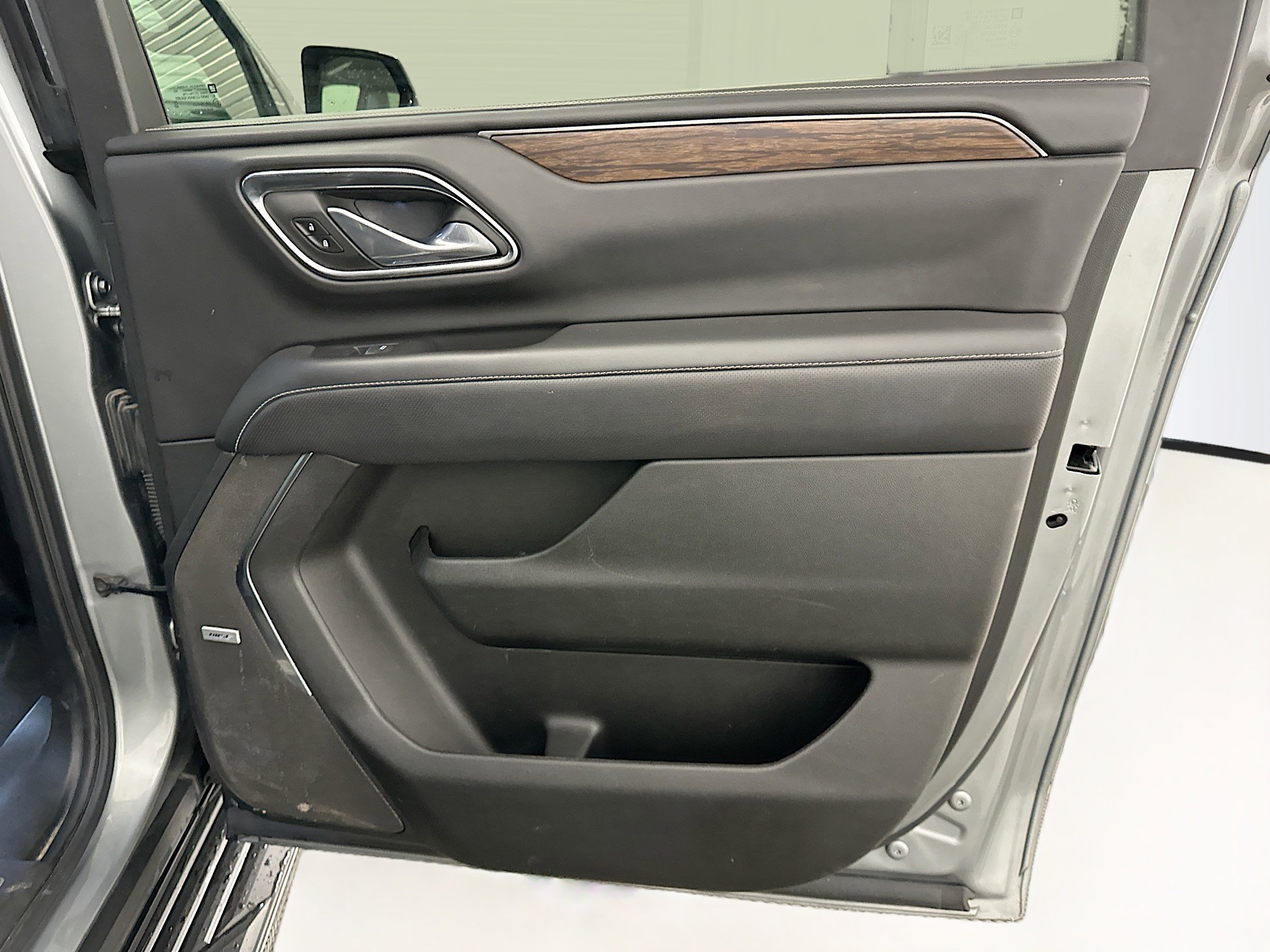 Used 2024 Chevrolet Suburban Premier image 33