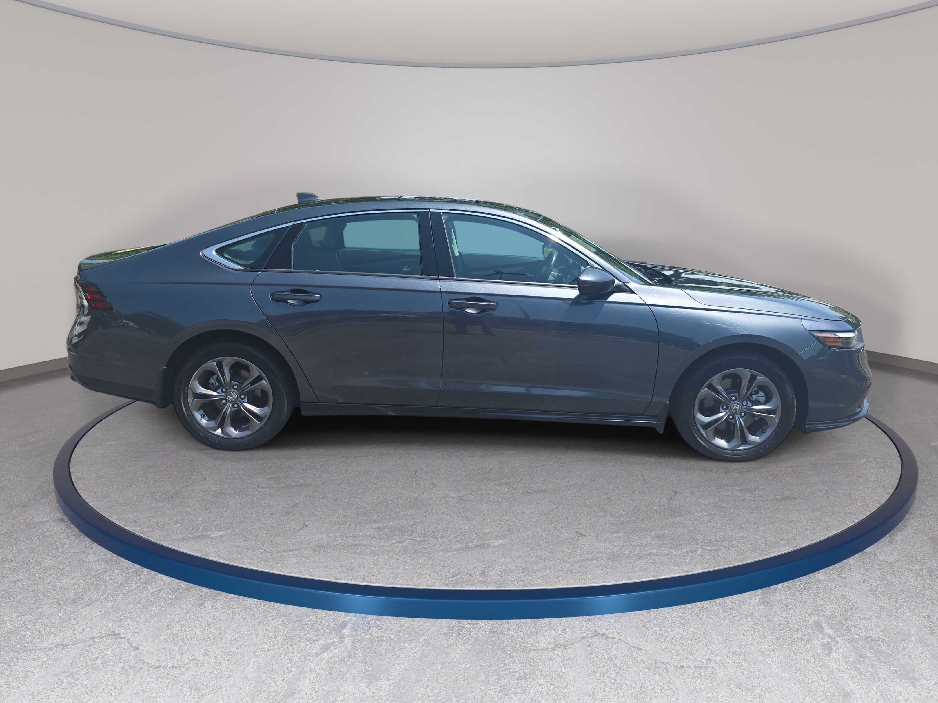 Used 2023 Honda Accord EX-L image 4