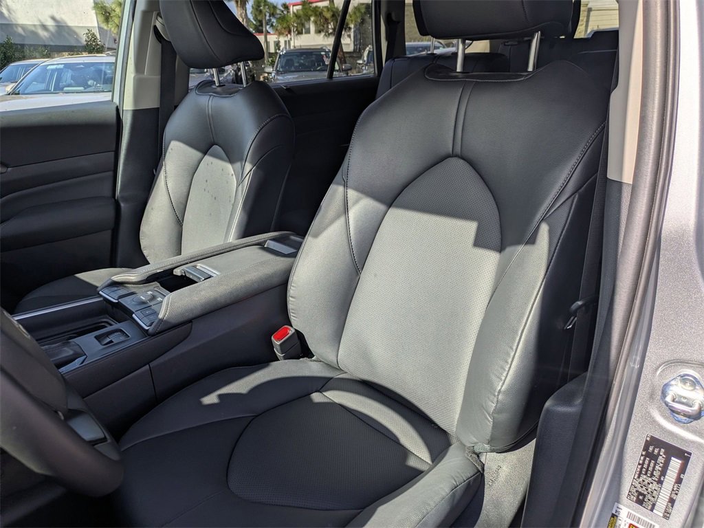 Used 2025 Toyota Grand Highlander AWD image 14