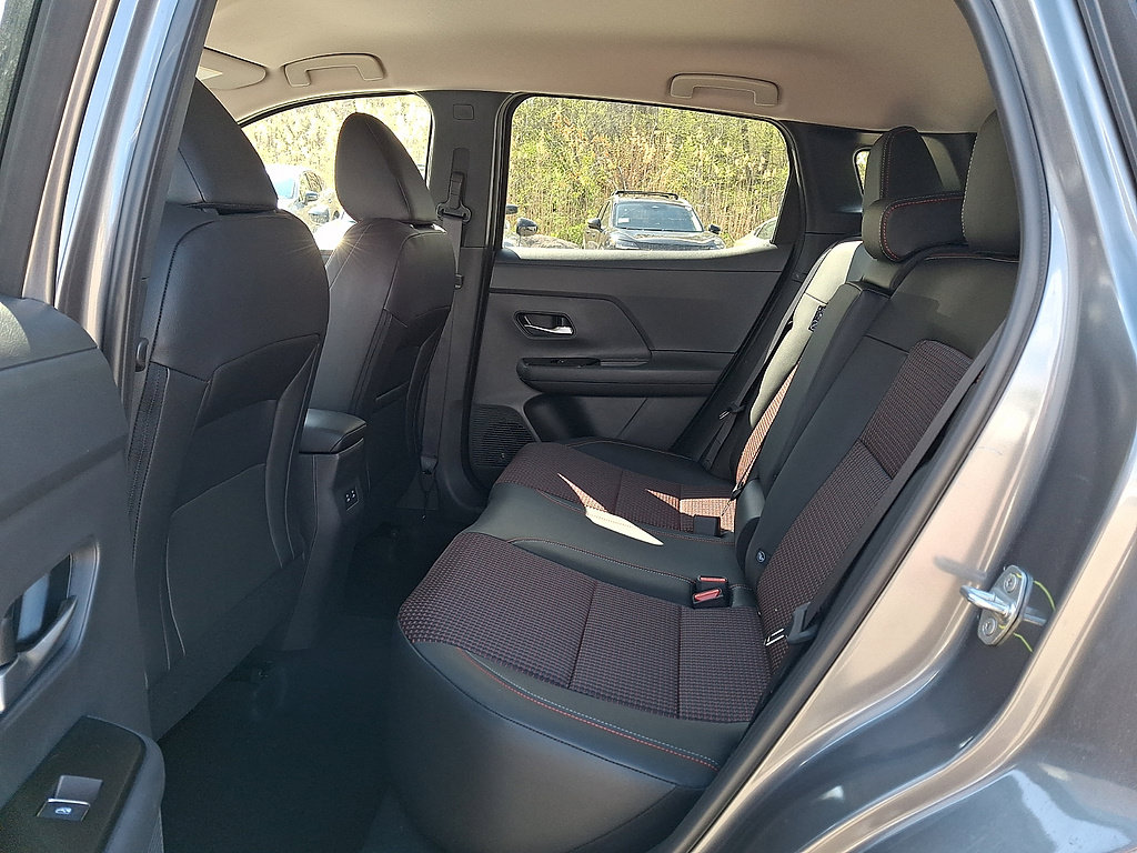 New 2026 Nissan Kicks SR w/ Cold Weather Package AWD/4WD image 5