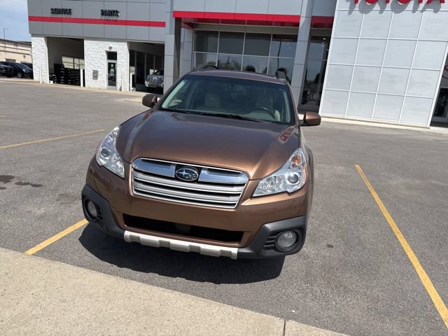 Used 2013 Subaru Outback 2.5i Limited AWD/4WD image 2
