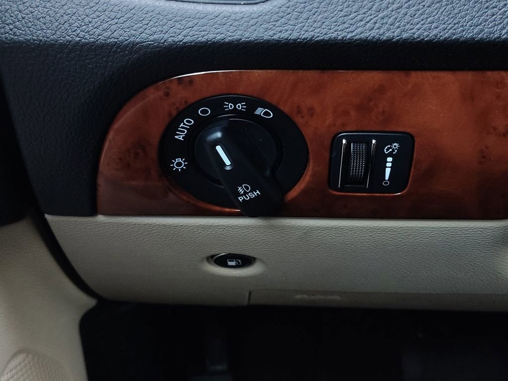 Used 2015 Dodge Durango Limited w/ Nav & Power Liftgate Group image 12