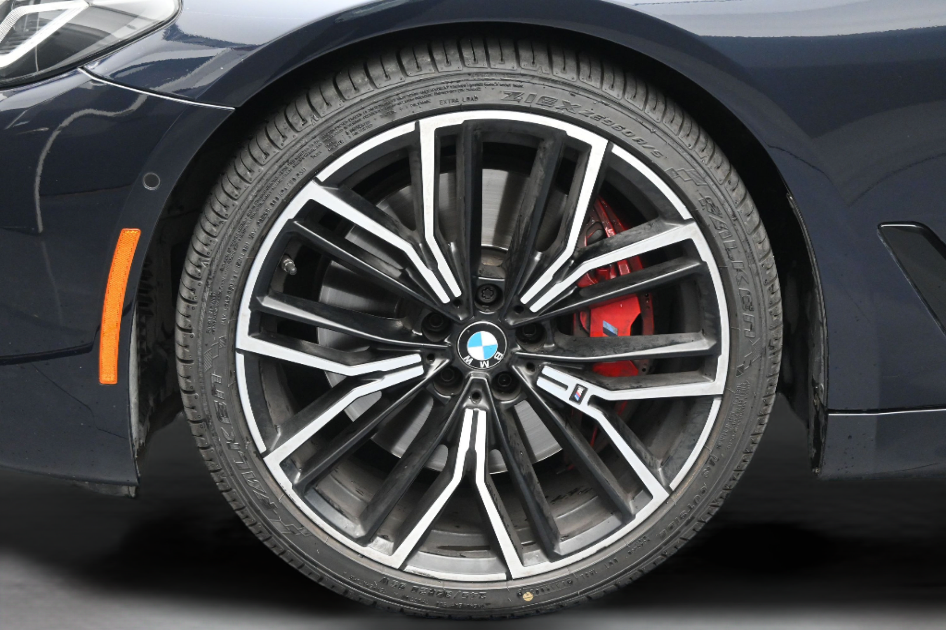 Used 2022 BMW M550i xDrive w/ Dynamic Handling Package AWD/4WD image 10