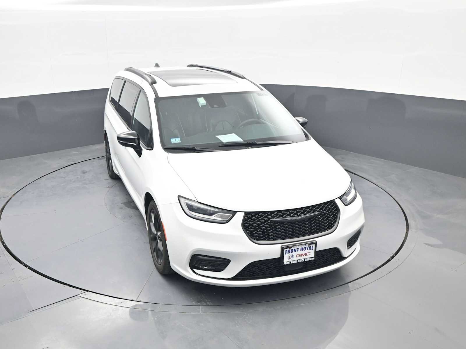 Used 2025 Chrysler Pacifica Limited FWD image 30