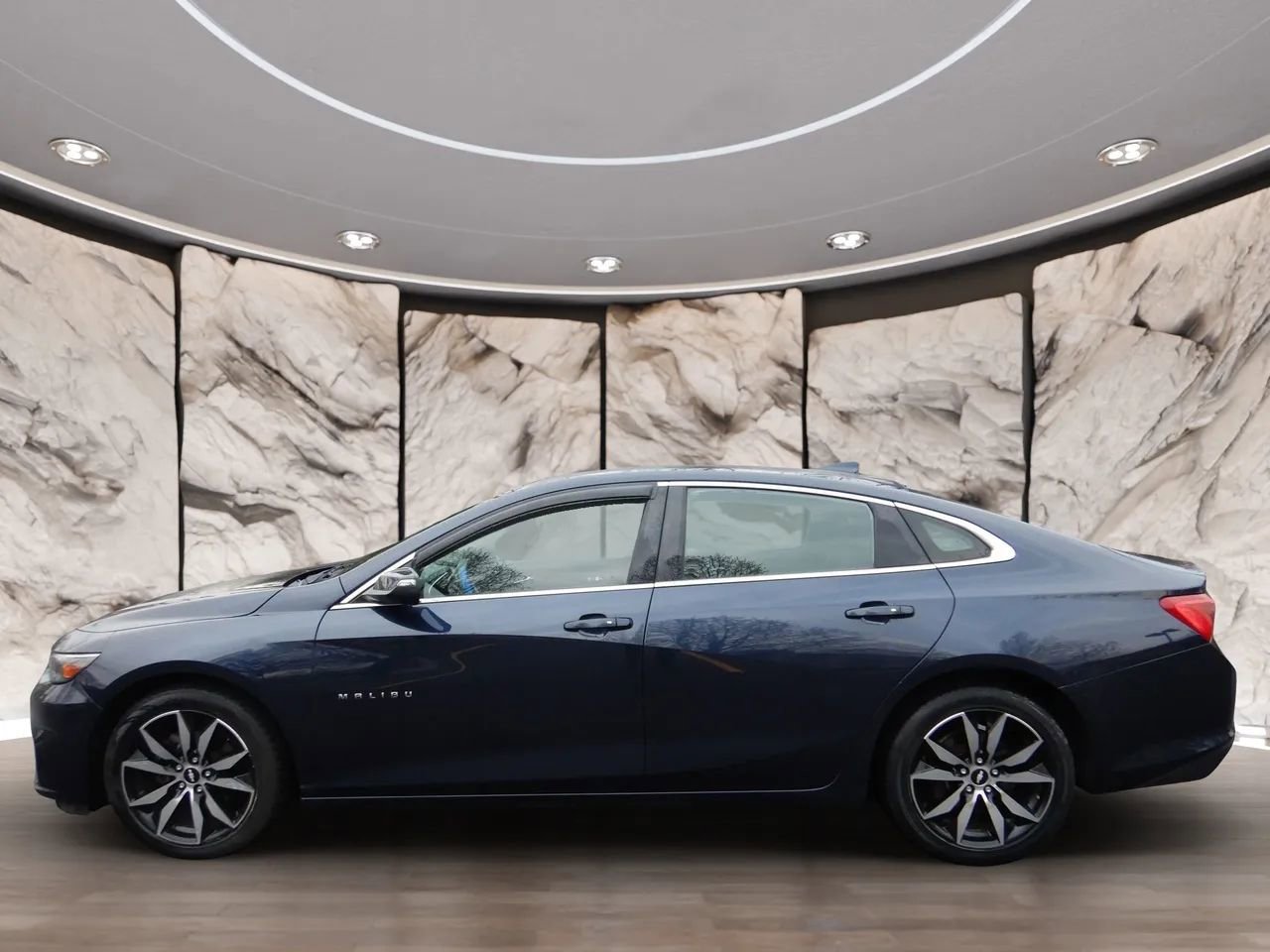 Used 2016 Chevrolet Malibu LT image 8