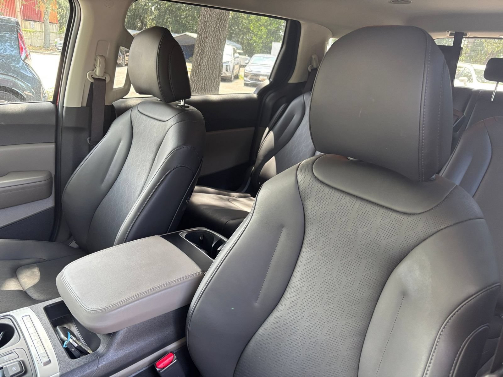 Used 2026 Kia Carnival FWD image 39