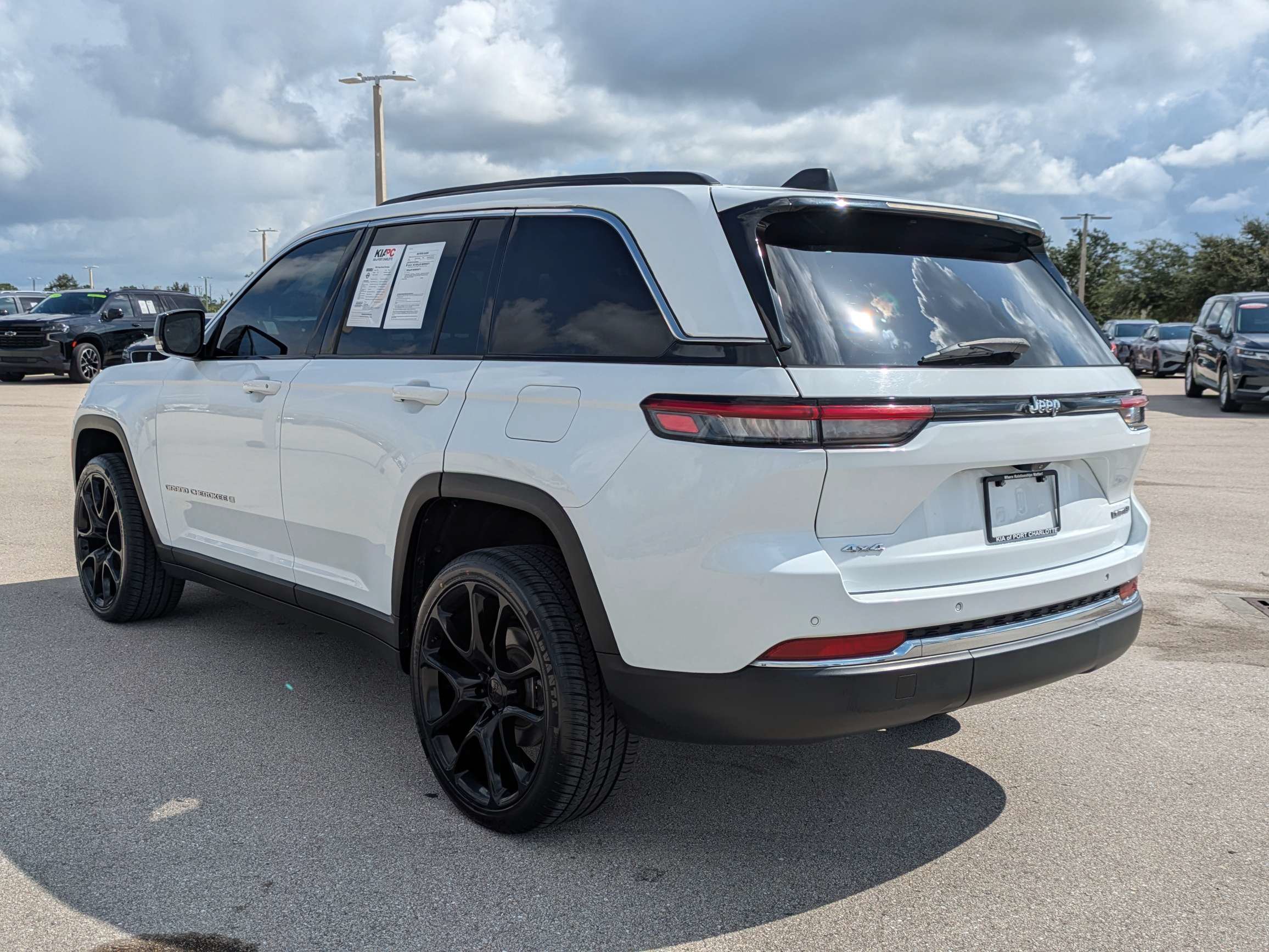 Used 2022 Jeep Grand Cherokee Limited AWD/4WD image 7