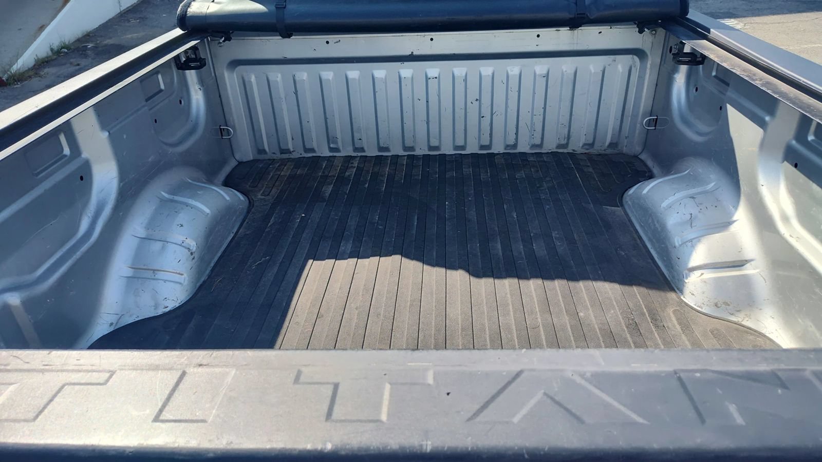 Used 2017 Nissan Titan SV AWD/4WD image 8