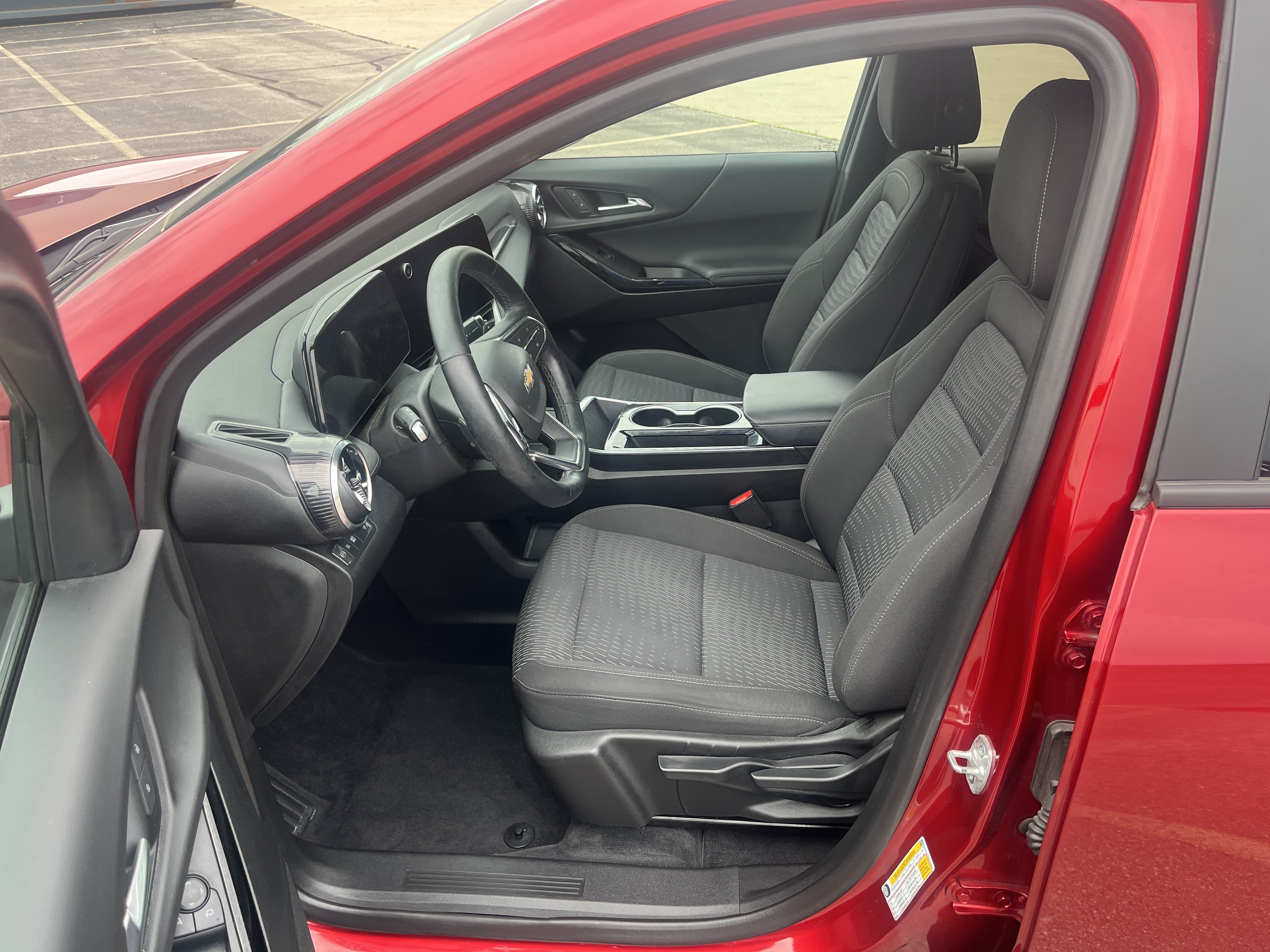 Used 2025 Chevrolet Equinox LT w/ Safety and Technology Package FWD image 9