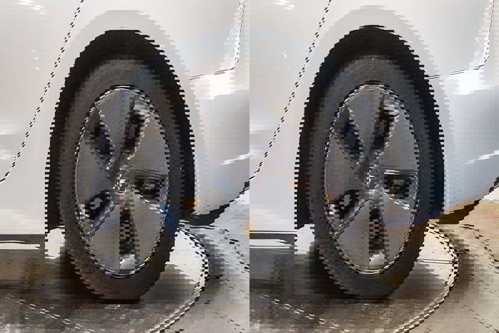 Used 2023 Tesla Model 3 Standard Range image 10