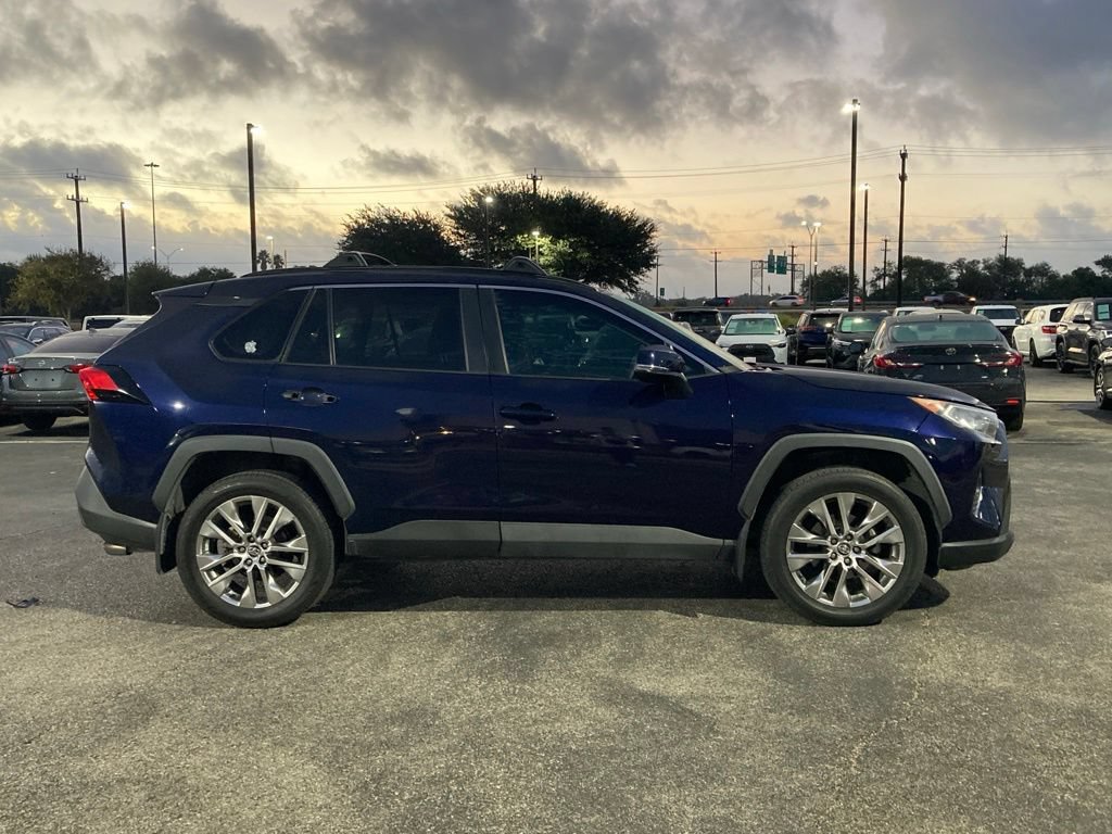 Used 2021 Toyota RAV4 XLE Premium FWD image 4