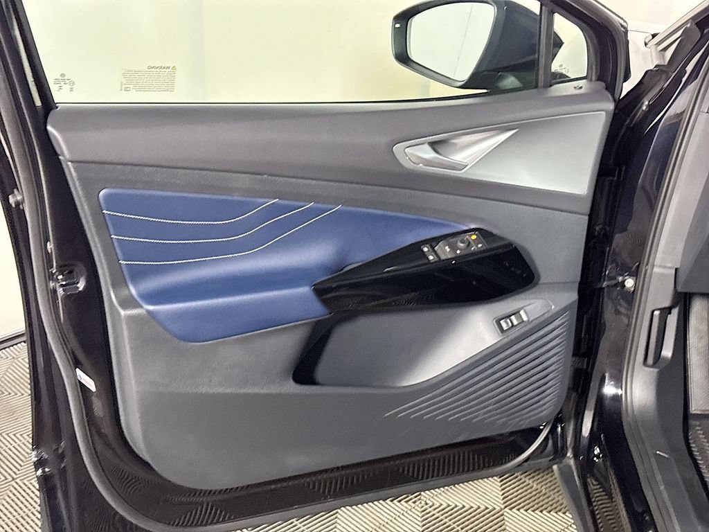 Certified 2025 Volkswagen ID.4 Pro S AWD/4WD image 11