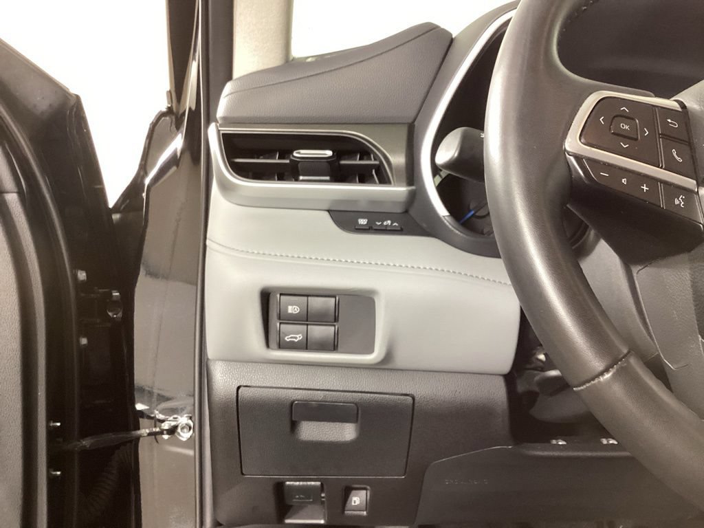 Used 2024 Toyota Highlander XLE AWD/4WD image 13