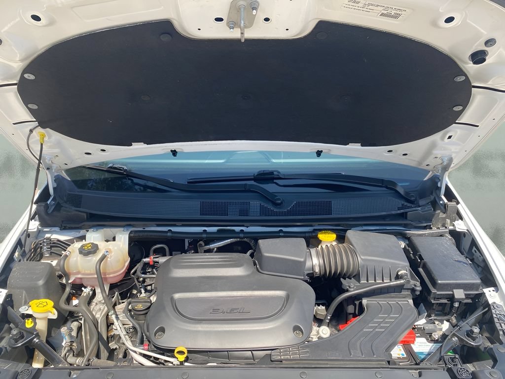 Used 2023 Chrysler Voyager LX FWD image 2
