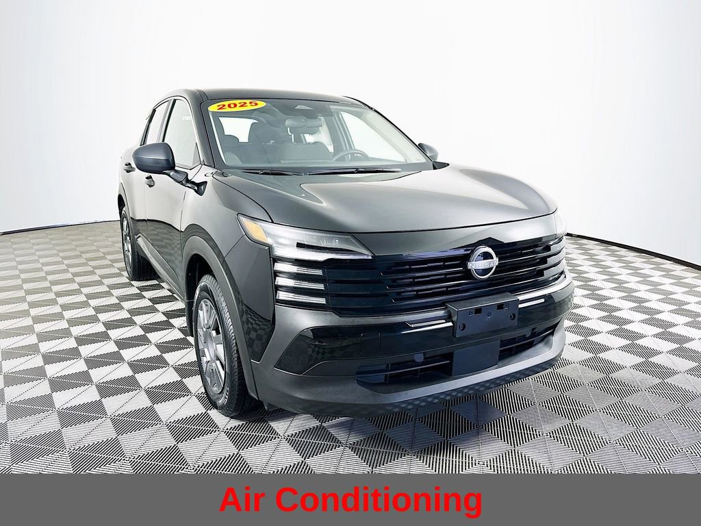 Certified 2025 Nissan Kicks S image 3