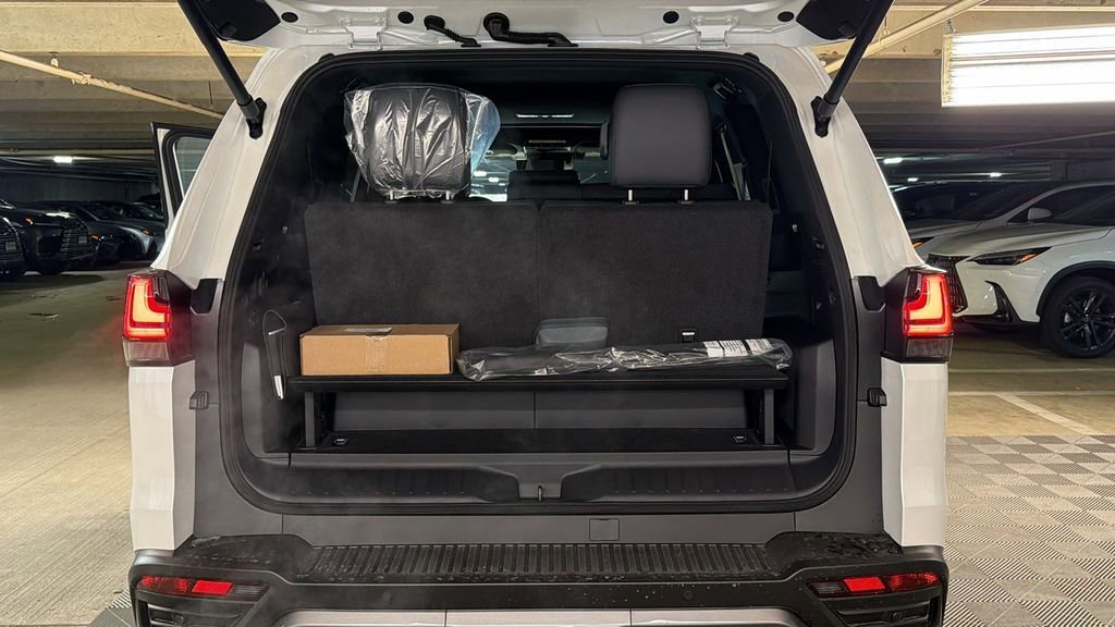 New 2026 Lexus LX 700h Luxury AWD/4WD image 9