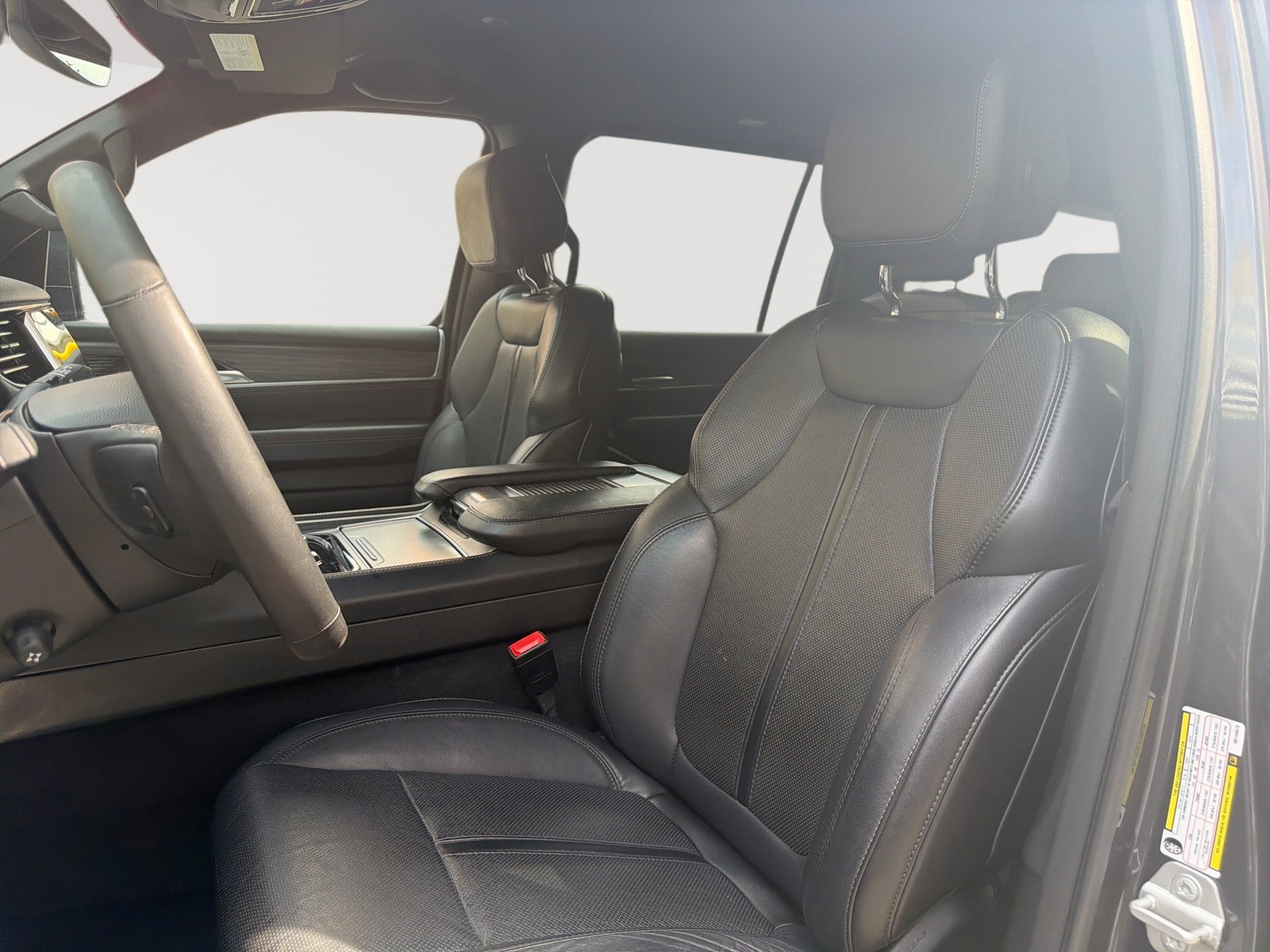 Used 2024 Jeep Wagoneer L Series II w/ Flexible Seating Group AWD/4WD image 13