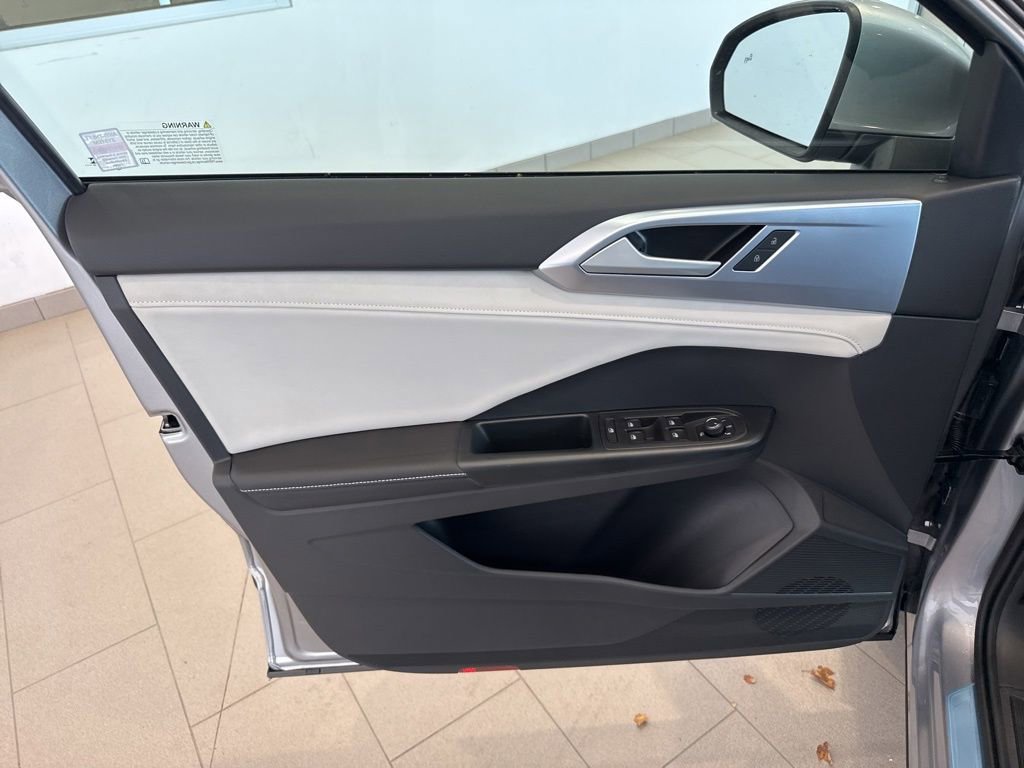 New 2025 Volkswagen Taos SE image 10