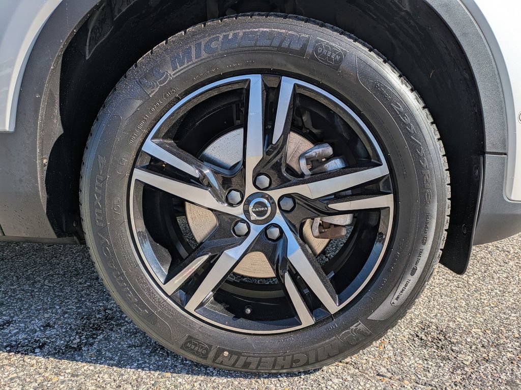 Certified 2023 Volvo XC40 B5 Plus w/ Driver Assist Package AWD/4WD image 11