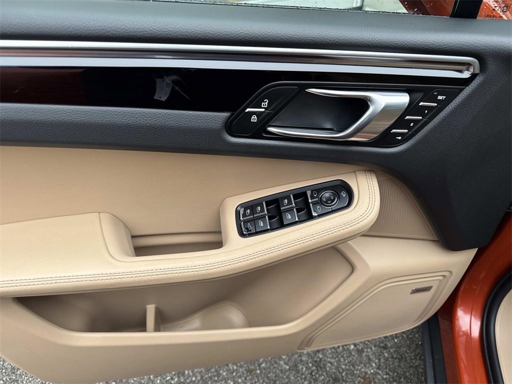 Used 2024 Porsche Macan image 17