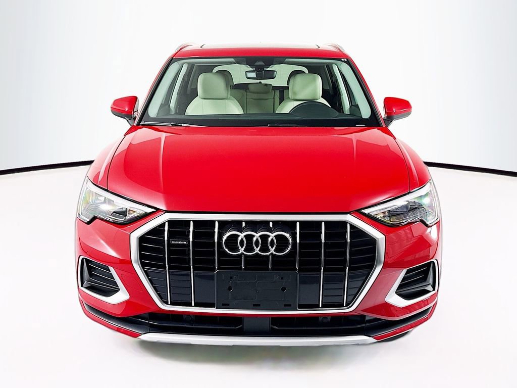 Used 2020 Audi Q3 2.0T Premium w/ Convenience Package AWD/4WD image 2
