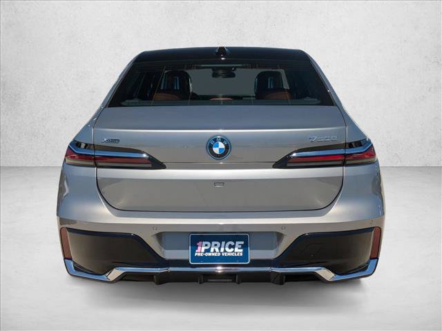 Used 2025 BMW 750e xDrive w/ Executive Package AWD/4WD image 7