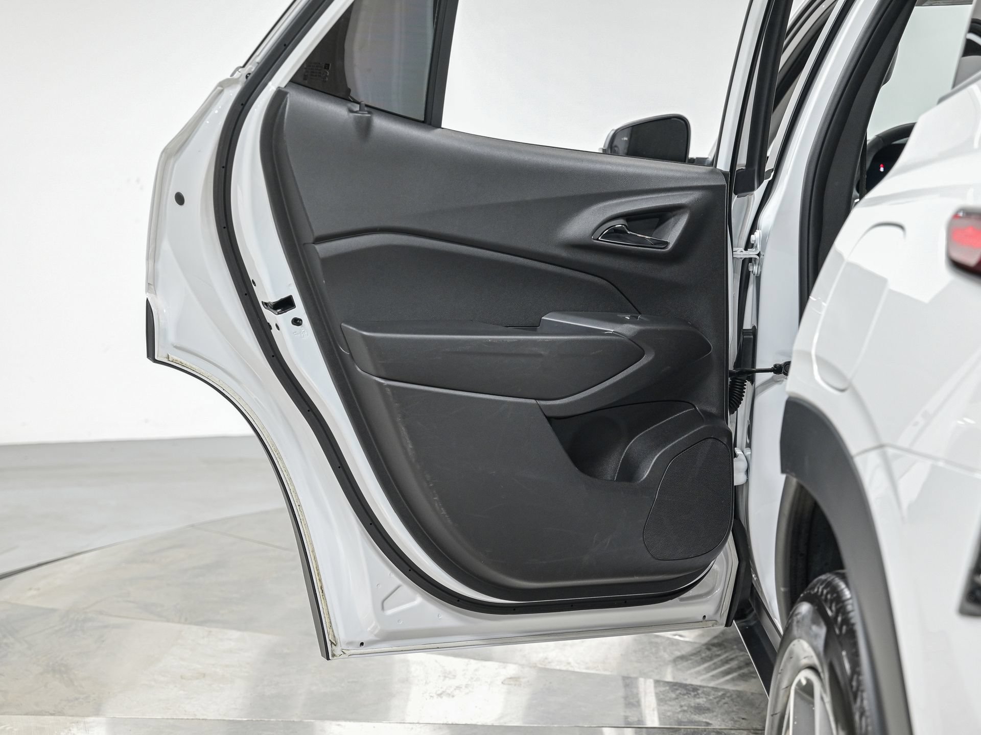 Used 2024 Chevrolet Trax LT FWD image 27