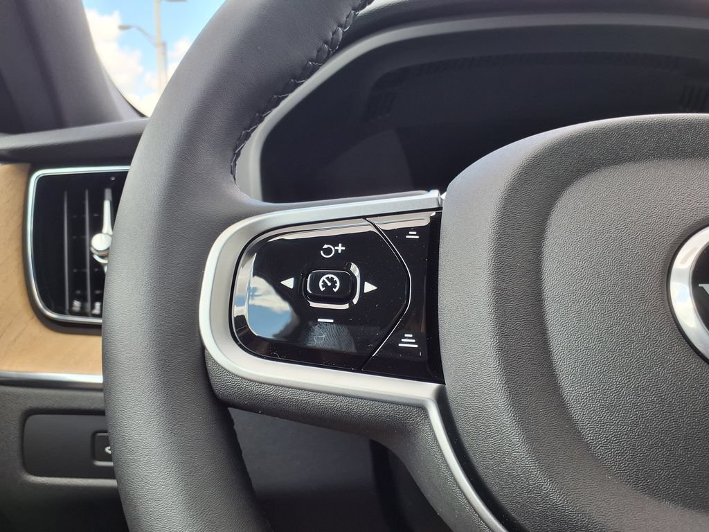 New 2026 Volvo XC60 B5 Plus w/ Protection Package Premier AWD/4WD image 20